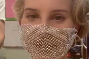 Un masque de Lana del Rey crée la polémique)