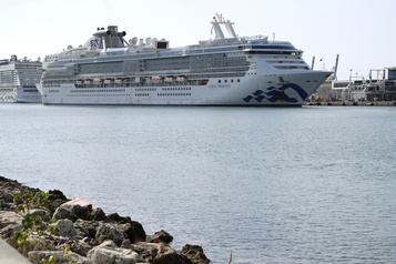 COVID-19: le paquebot Coral Princess a accosté à Miami
