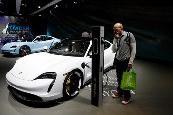 La Porsche Taycan Turbo a une autonomie de 323 km, selon l’EPA; c'est peu.