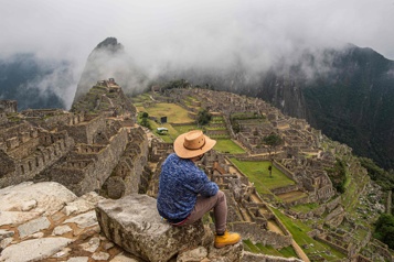 La citadelle du Machu Picchu rouvre à 40 % de sa capacité)