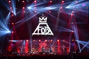 Fall Out Boy donne 100 000 $ aux organismes de Chicago
