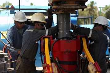 Le pétrole cale à la fin de la semaine, inquiet pour la demande indienne)