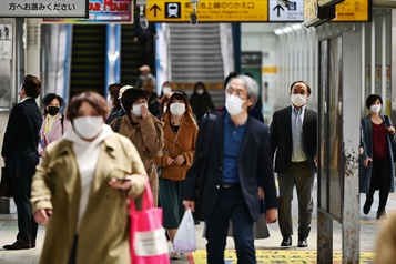 Le Japon déclare l’état d’urgence pour contenir la COVID-19
