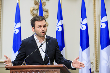 Enseignement supérieur St-Pierre Plamondon en croisade pour le fran?ais)