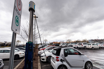 Autos électriques: le programme fédéral plus populaire que prévu