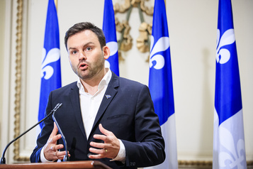 Paul St-Pierre Plamondon ??Tous les jours?? au parlement, salaire payé par le PQ)