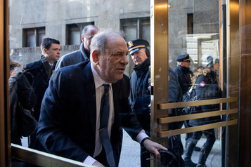 Procès Weinstein : les jurés encore divisés, le juge les renvoie délibérer