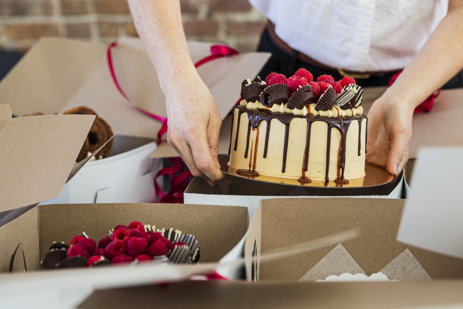 Ce gâteau dégoulinant de caramel salé était au menu d’un récent « Cake Friday ».