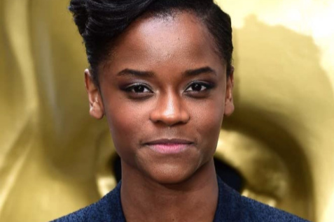 COVID-19 Un tweet de Letitia Wright sème la controverse
