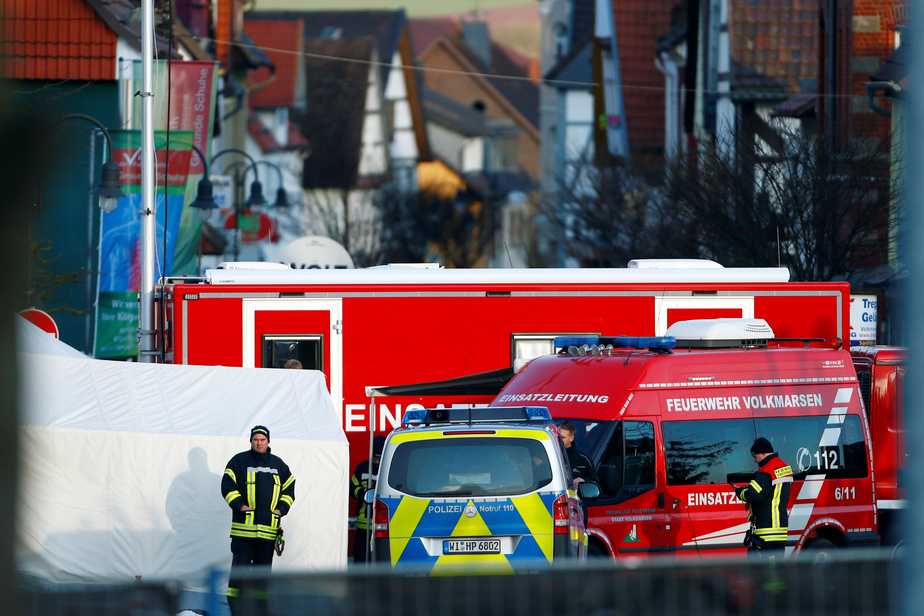 Allemagne : une voiture fonce dans un défilé de carnaval faisant plusieurs blessés Allemagne : une voiture fonce dans un défilé de carnaval faisant plusieurs blessés