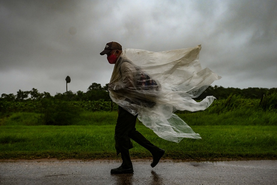 O furacão Ida continua seu caminho em direção à Louisiana