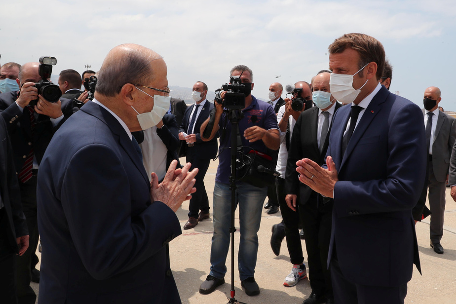 Emmanuel Macron a été accueilli à son arrivée à l’aéroport international de Beyrouth par le président Michel Aoun