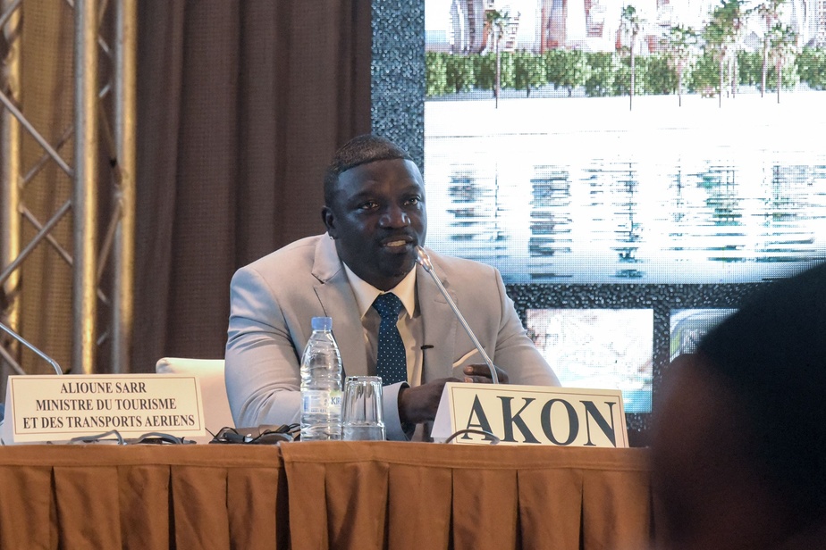 Akon a posé la première pierre de sa ville au Sénégal Akon a posé la première pierre de sa ville au Sénégal