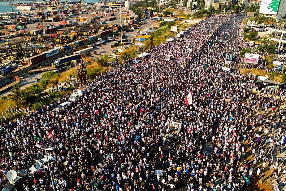 Un corteo simbolico a un anno dall’esplosione nel porto di Beirut