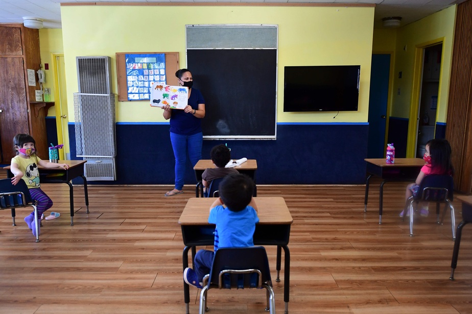 Les États-Unis divisés sur la réouverture des écoles et les masques Les États-Unis divisés sur la réouverture des écoles et les masques