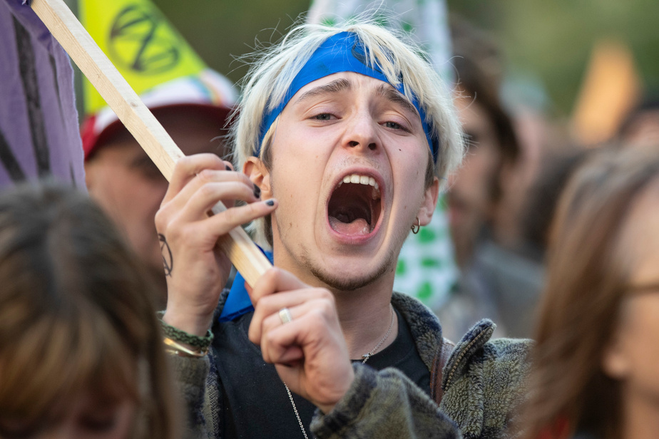 Extinction Rebellion: le blocage devant l'Assemblée dégagé par la police Extinction Rebellion: le blocage devant l'Assemblée dégagé par la police