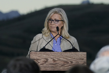 Liz Cheney, ennemie républicaine de Trump, défaite dans le Wyoming