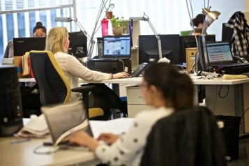 Canada Le taux de chômage bondit à 6,9 %