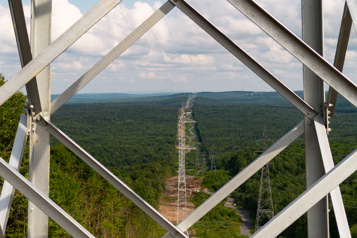 Démystifier la science Du solaire sous les lignes électriques
