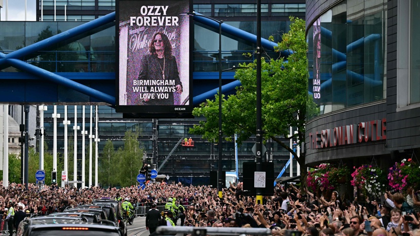 Dernier hommage de milliers de fans à Ozzy Osbourne | La Presse