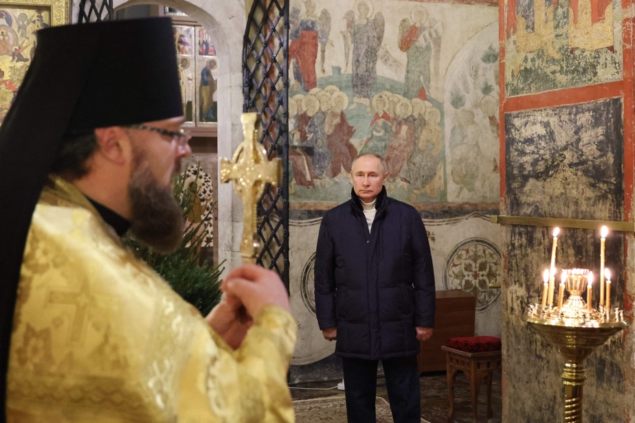 Orthodox Christmas |  Putin attends a service alone in the Kremlin chapel