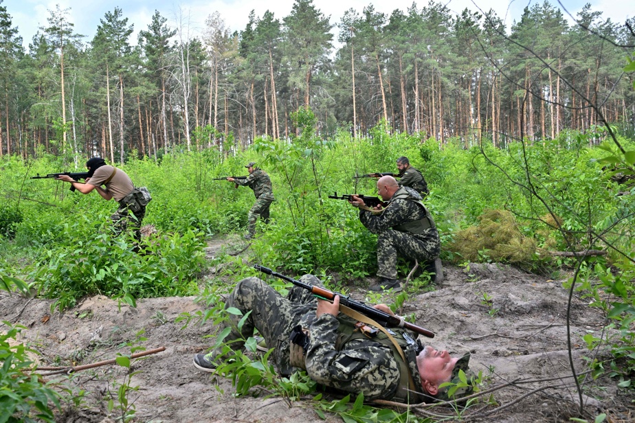 War in Ukraine |  Civilians are training with the military for a possible attack on Boutcha