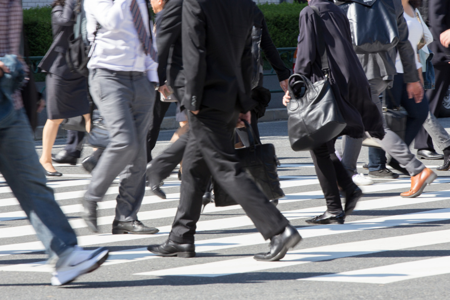 Été au Bureau : Illusions et Réalités du Travail