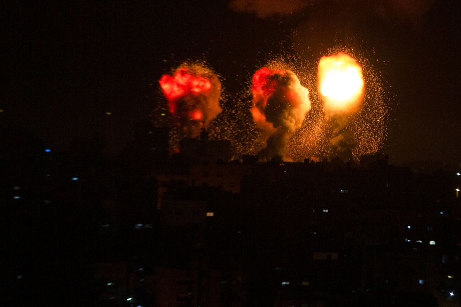 An Israeli plane hits Gaza after a missile attack