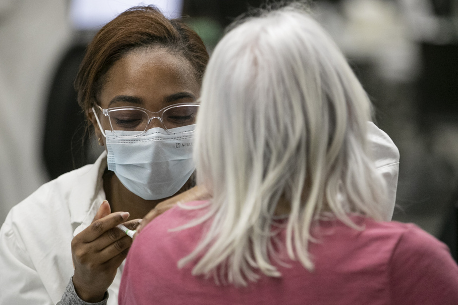 Vaccination contre la COVID-19 | Les 60 ans et plus et les personnes vulnérables visées à la fin de l’été Vaccination contre la COVID-19 | Les 60 ans et plus et les personnes vulnérables visées à la fin de l’été