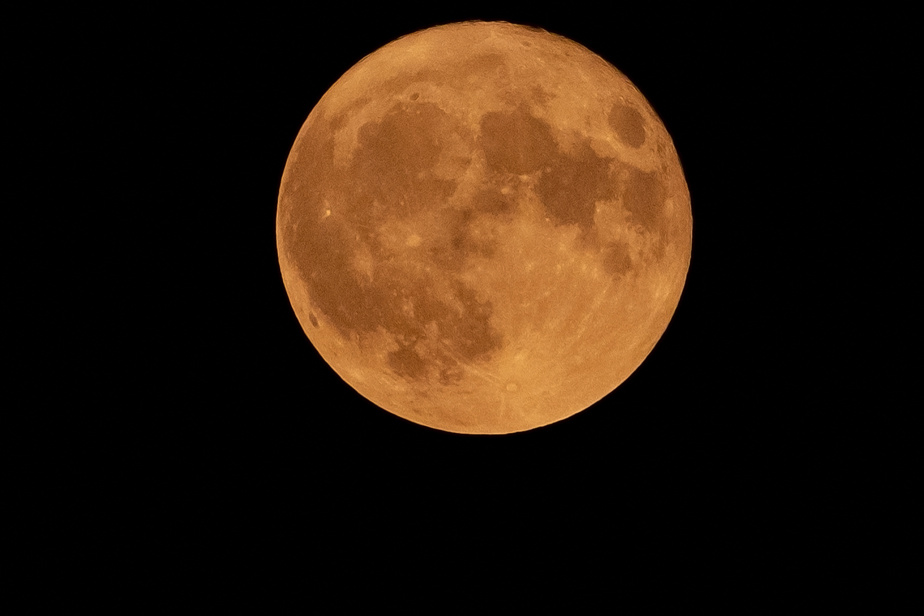 Astronomy A rare "super blue moon" appearance tonight